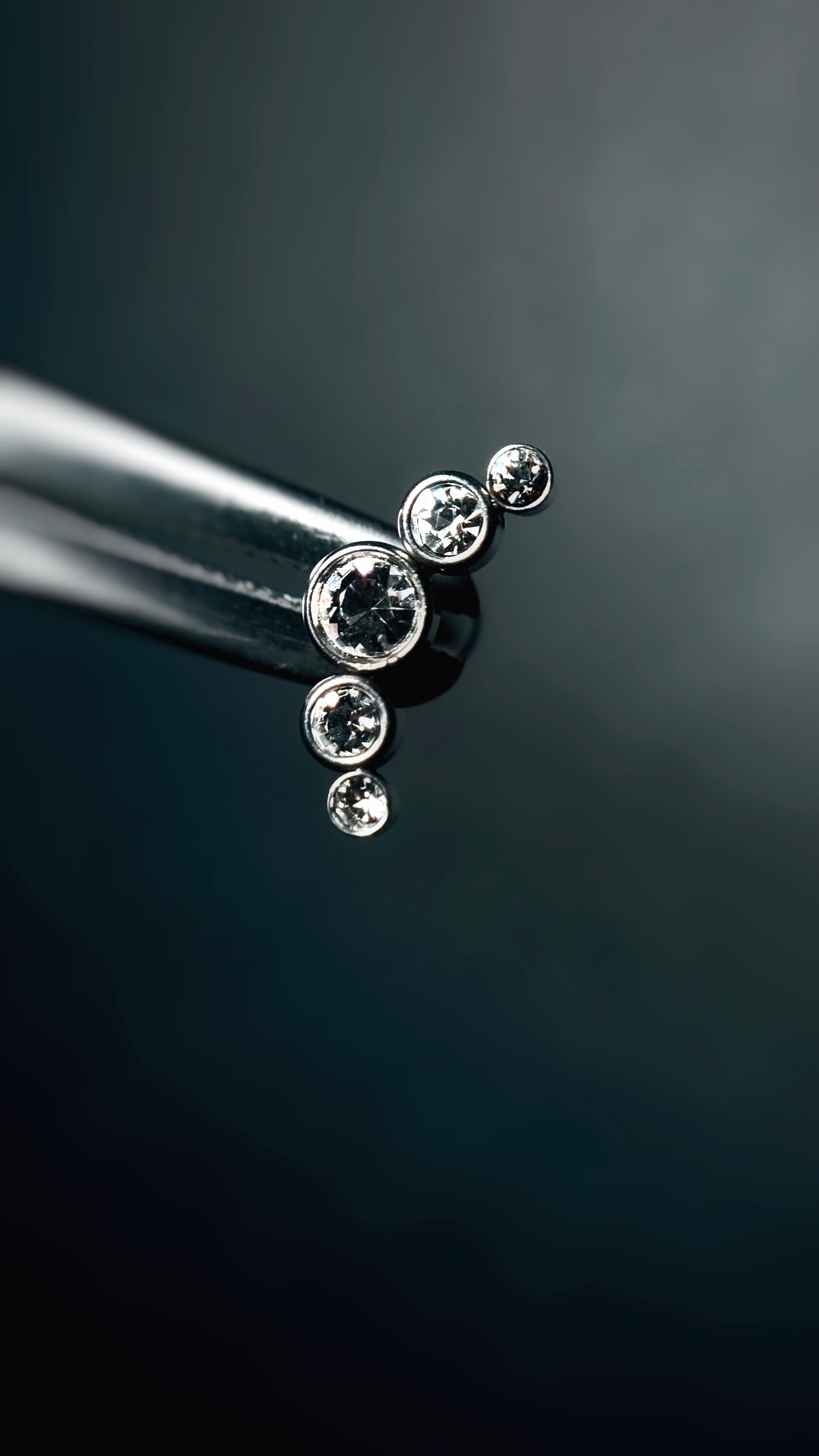 CRYSTALs Piercing Stand Out